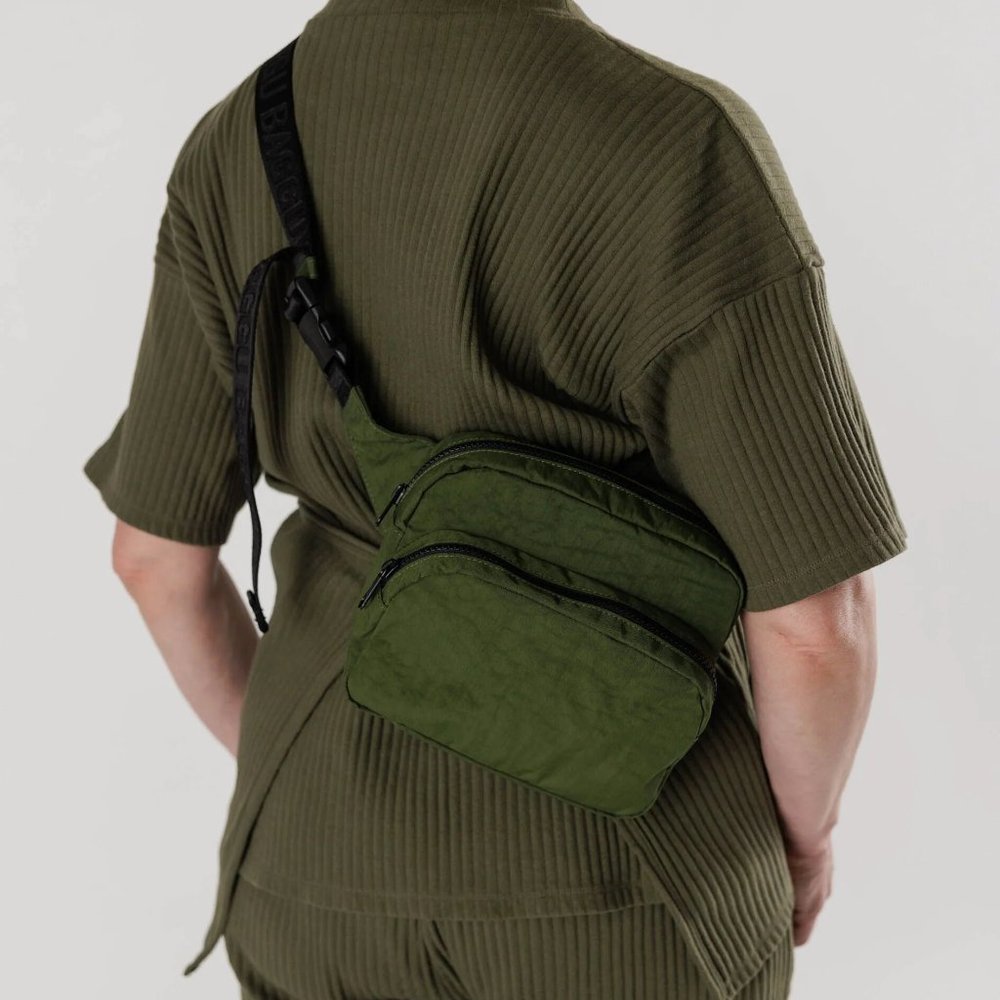 NWT BAGGU Fanny Pack, Bay Laurel - Picture 5 of 7
